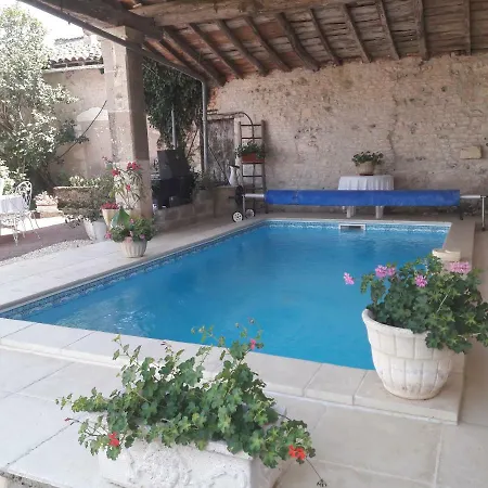 La Charentaise Ch D'hôtes ,studio 3* Chérac